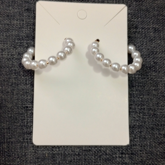 Chic Gold and White Pearl Earrings - Picture 7 of 7